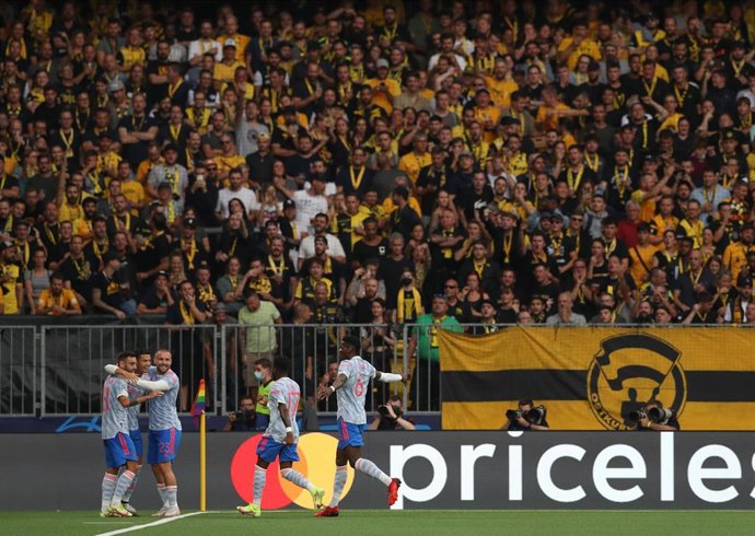 Los jugadores del Manchester United celebran el gol de Cristiano Ronaldo ante el Young Boys en la Liga de Campeones 2021-2022
