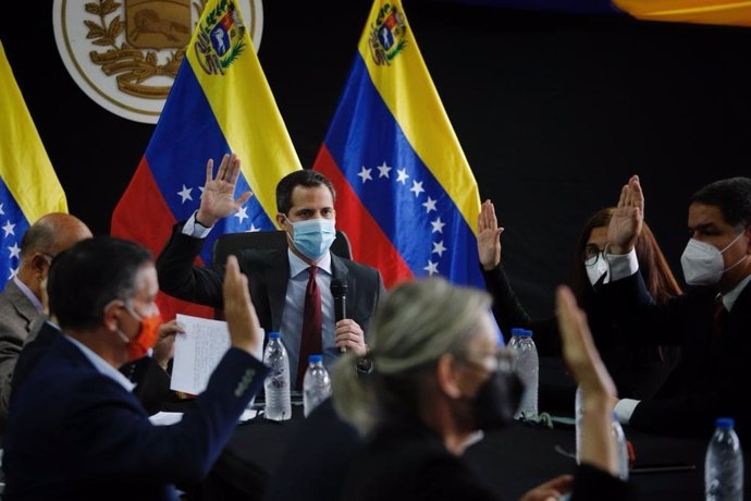 Archivo - Juan Guaidó participa en una reunión
