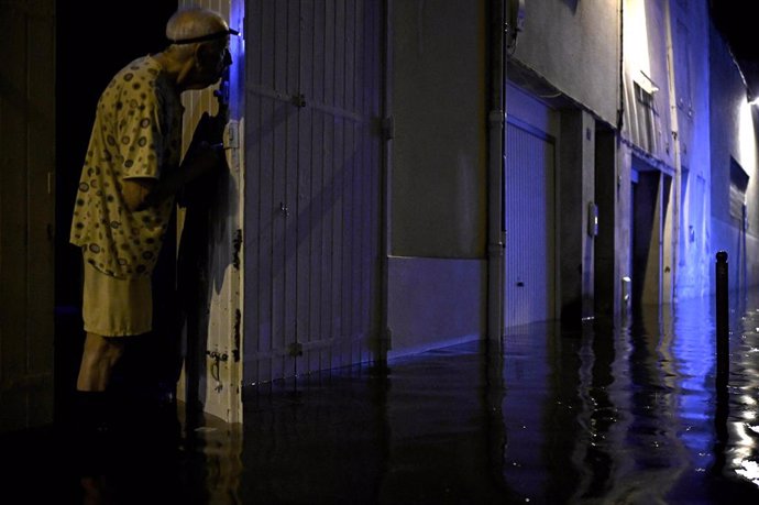 09 September 2021, France, Agen: An elderly looks at flood waters after heavy rain. Photo: Philippe Lopez/AFP/dpa