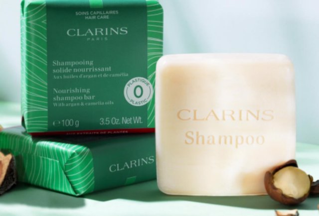 Clarins lanza su nuevo champú sólido, Shampooing Solide Nourrissant Clarins