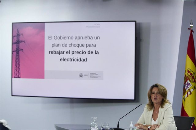 La vicepresidenta tercera y ministra de Transición Ecológica y Reto Demográfico, Teresa Ribera, en la rueda de prensa de ayer del Consejo de Ministros