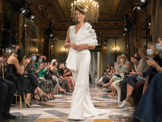 Belén Rueda ha desfilado para Benjamin Friman en la Semana de la Moda de Madrid