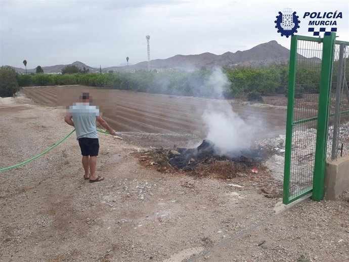 Imagen de una de las quemas de restos de poda intervenidas