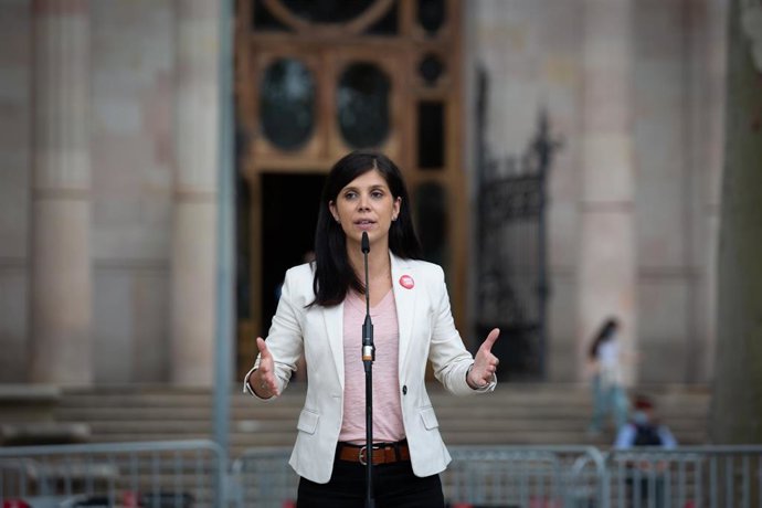 La secretaria general adjunta y portavoz de ERC, Marta Vilalta, interviene ante los medios tras acompañar al conseller de Empresa y Trabajo de la Generalitat para declarar por presunta desobediencia, a 15 de septiembre de 2021.