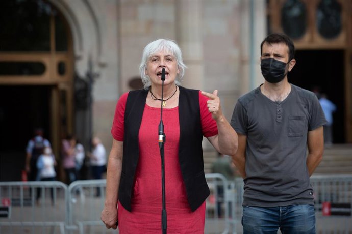 La líder de la CUP en el Parlament, Dolors Sabater, en declaraciones a periodistas ante el Tribunal Superior de Justícia de Catalunya (TSJC), a 15 de septiembre de 2021, en Barcelona