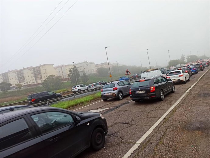 Archivo - Retenciones esta mañana en Sevilla