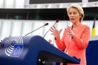 Von der Leyen pide "voluntad política" para avanzar en la Defensa europea y anuncia una cumbre europea en 2022
