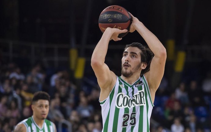 Archivo - Sipahi jugando con el Betis