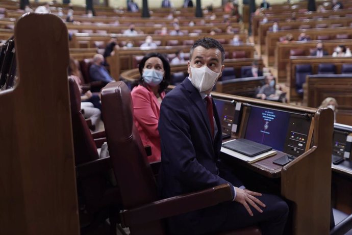 El nuevo portavoz del PSOE en el Congreso, Héctor Gómez, durante una sesión plenaria en el Congreso 