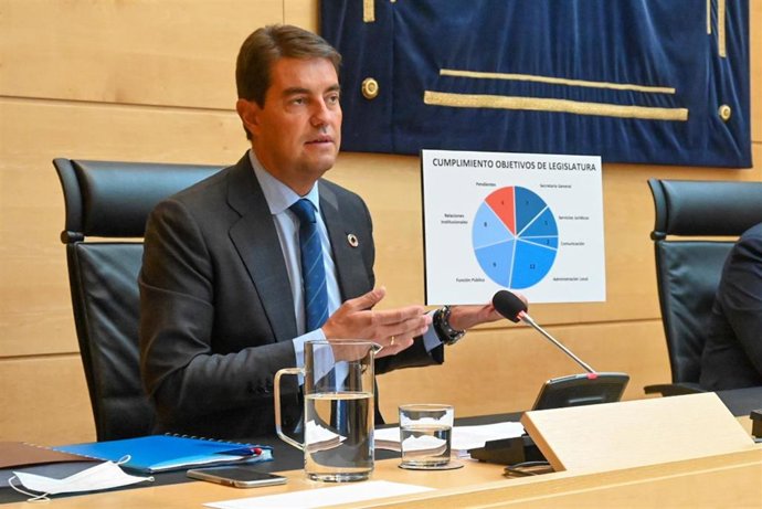 El consejero de la Presidencia comparece en las Cortes para hacer balance de su gestión en el ecuador de la Legislatura