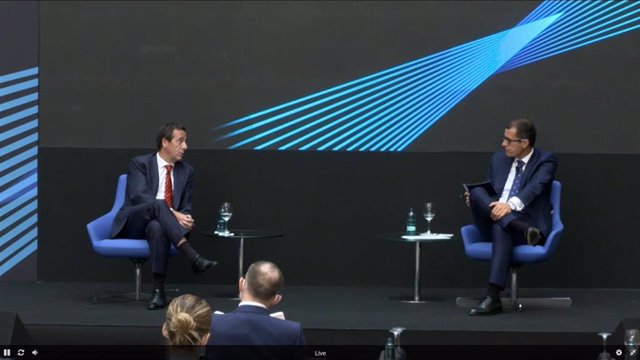 El consejero delegado de Caixabank, Gonzalo Cortázar, y el director general de IBM para España, Portugal, Grecia e Israel, Horacio Morell.
