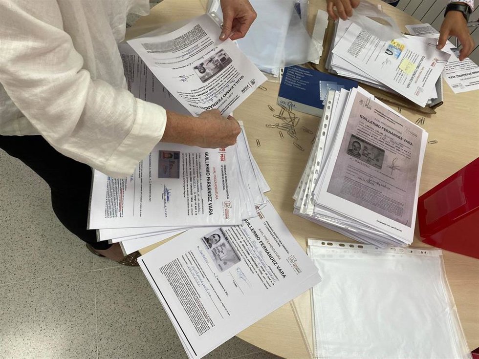 Avales en apoyo de la candidatura de Vara a liderar nuevamente el PSOE extremeño.