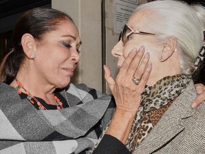 Isabel Pantoja despedía muy emocionada a Lina a través de sus redes sociales