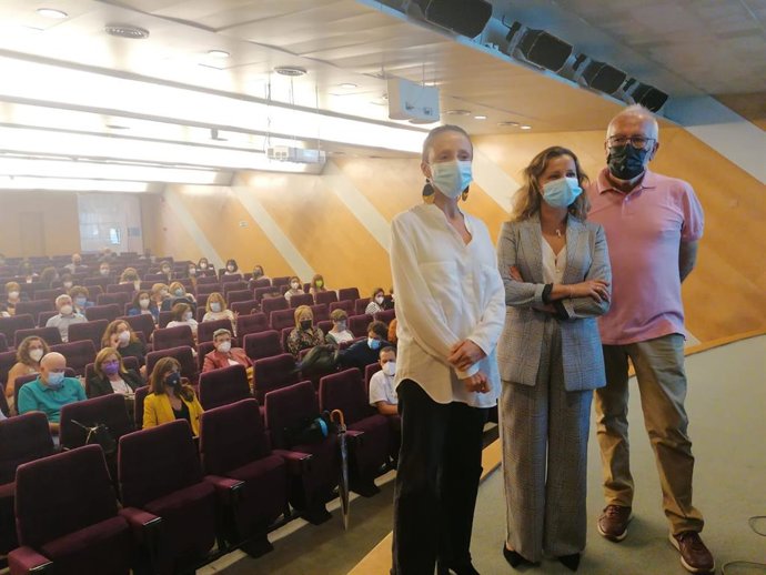 La consejera de Derechos Sociales, Melania Álvarez; la directora general de Gestión de Derechos Sociales, Paula Álvarez, y el director general de Servicios Sociales y Mayores, Joaquín Monteagudo.