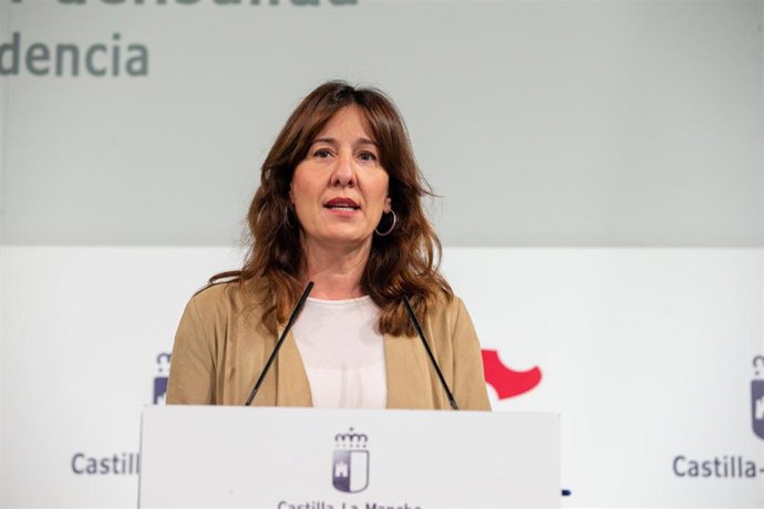 La consejera de Igualdad y portavoz del Gobierno regional, Blanca Fernández, comparece en rueda de prensa, en el Palacio de Fuensalida, para informar sobre los acuerdos del Consejo de Gobierno.