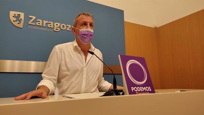 El portavoz del grupo municipal de Podemos en el Ayuntamiento de Zaragoza, Fernando Rivarés