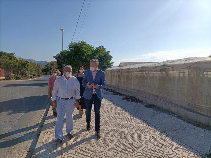 Antonio Bonilla y José Luis Delgado recorren la avenida donde se va a actuar para prevenir inundaciones