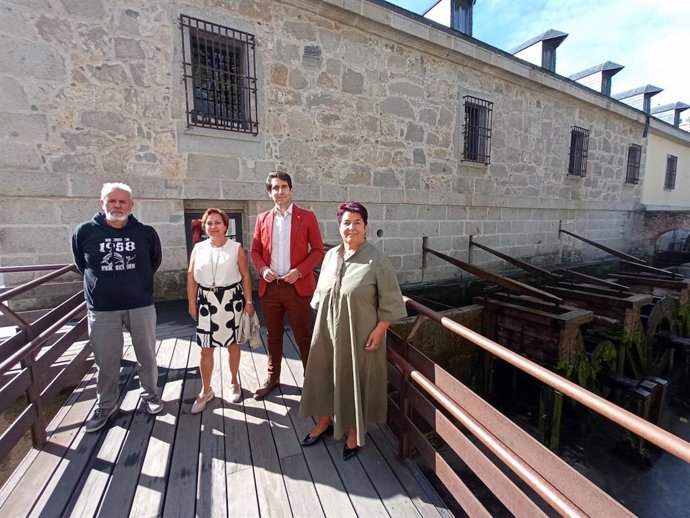 De izquierda a derecha, el alcalde de la entidad local menor de Revenga, Alfonso Nevado, la concejala de Agenda Urbana y Fondos Europeos, Fuencisla Yagüe, el concejal de Turismo, Miguel Merino, y la alcaldesa de Segovia, Clara Luquero.