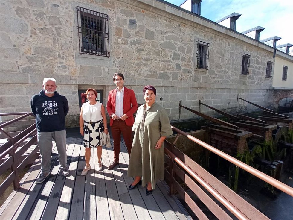 De izquierda a derecha, el alcalde de la entidad local menor de Revenga, Alfonso Nevado, la concejala de Agenda Urbana y Fondos Europeos, Fuencisla Yagüe, el concejal de Turismo, Miguel Merino, y la alcaldesa de Segovia, Clara Luquero.