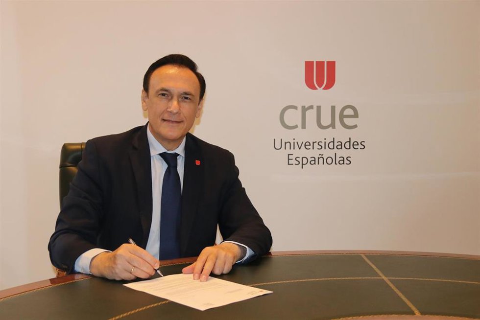 Archivo - El presidente de Crue Universidades Españolas y rector de la Universidad de Córdoba, José Carlos Gómez Villamandos