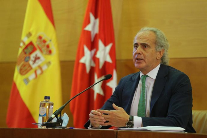 Archivo - El consejero de Sanidad de la Comunidad de Madrid, Enrique Ruiz Escudero.