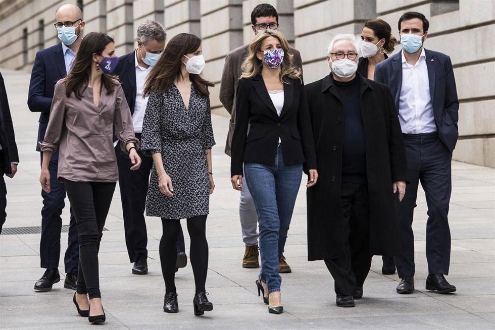 Archivo - Imagen de recurso (I-D primera fila) de la ministra de Igualdad, Irene Montero; la ministra de Derechos Sociales, Ione Belarra; la vicepresidenta, Yolanda Díaz; el ministro de Universidades, Manuel Castells; y el ministro de Consumo, Alberto G
