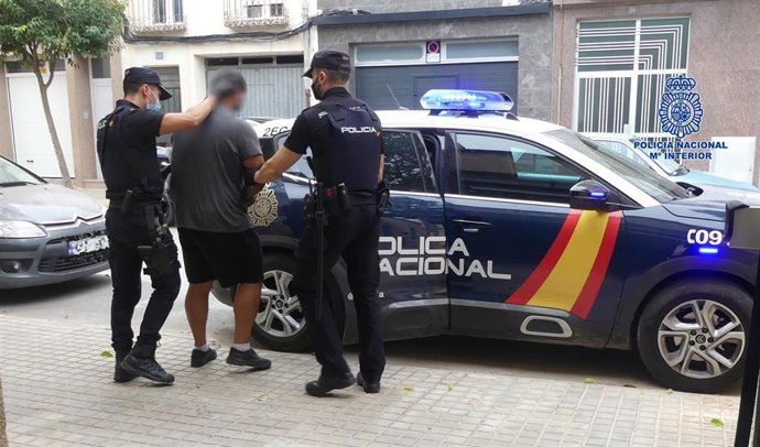 Tres detenidos por la Policía Nacional tras robar un compresor de grandes dimensiones y otros efectos en una fábrica