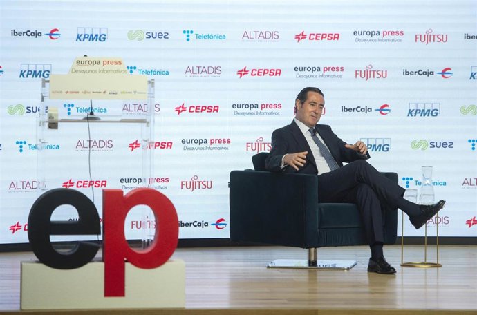 Archivo - El presidente de la CEOE, Antonio Garamendi, participa en los Desayunos Informativos de Europa Press en el Auditorio El Beatriz Madrid, en una imagen de archivo.