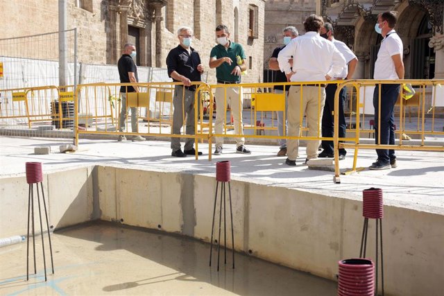 El alcalde de València, Joan Ribó, durante una visita reciente a las obras de la plaza Ciudad de Brujas.
