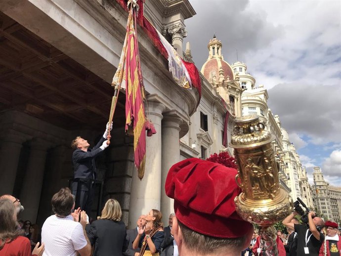 Archivo - Subida de la Reial Senyera al Ayuntamiento de Valncia