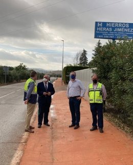 Visita a la carretera A-303.