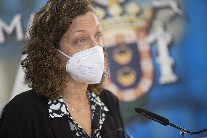 Archivo - La secretaria general del PSOE de Melilla, Gloria Rojas, en rueda de prensa, en una imagen de archivo