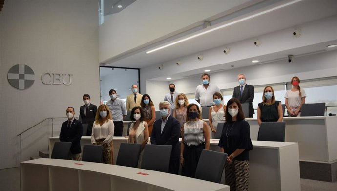 Encuentro entre miembros de la Fundación San Pablo Andalucía CEU y del Hospital del Aljarafe