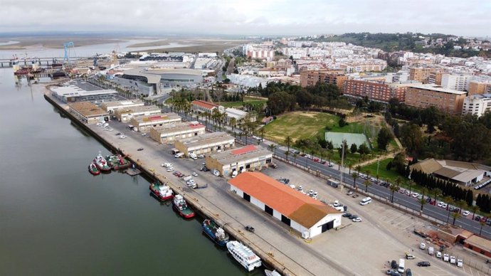 Panorámica del Muelle de Levante de Huelva (archivo)
