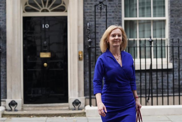 Liz Truss, ministra de Exteriores, abandona Downing Street