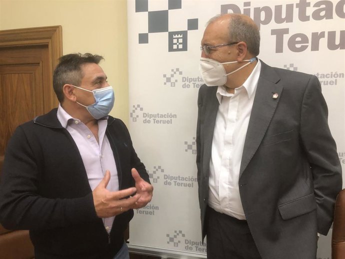 El presidente de la DPT, Manuel Rando junto con el diputado de Cooperación Local, Alfonso Pérez