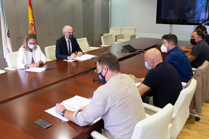 El vicepresidente segundo y conselleiro de Economía, Francisco Conde, se reúne con el comité de empresa de Alu Ibérica en A Coruña