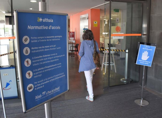 Entrada del Hospital Sant Joan de Déu de Manresa (Barcelona)