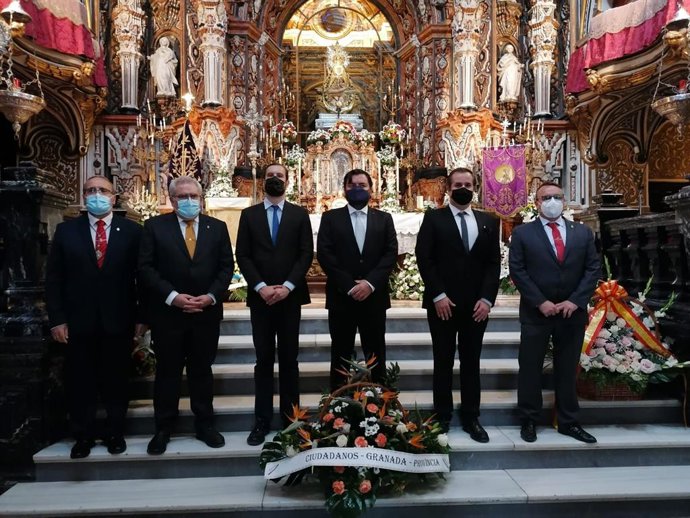 Ofrenda floral de Cs a la Virgen de las Angustias