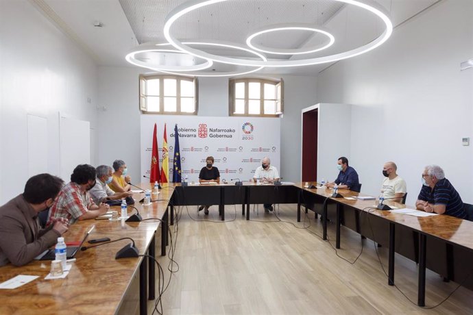 Reunión de María Chivite y José María Aierdi con representantes de la Mesa del Pirineo