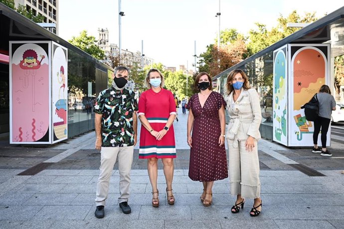 '#Paradaasalto' Exhibe La Obra De Seis Artistas En Siete Marquesinas Del Tranvía