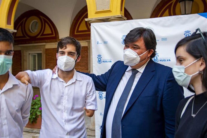 Recibimiento a David Sánchez en el Ayuntamiento de Huelva