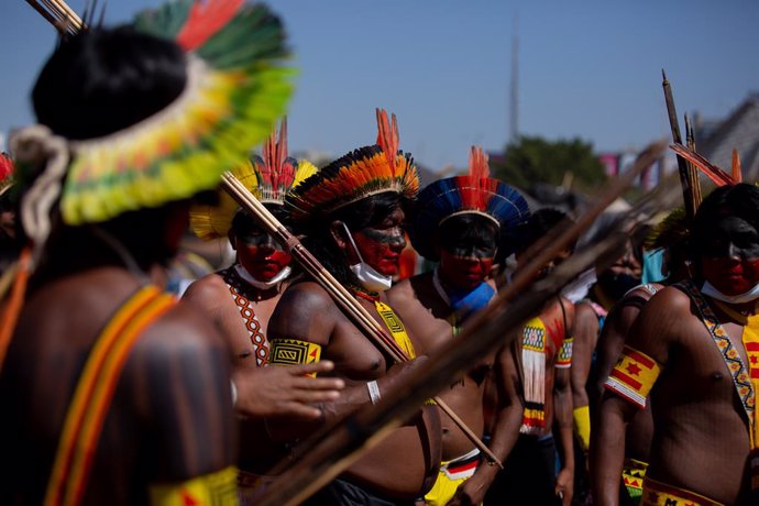 25 August 2021, Brazil, Brasilia: Indigenous people from all over Brazil take part in a protest against the Bolsonaro government policies and an initiative that could take away their ancestral lands. Photo: Myke Sena/dpa