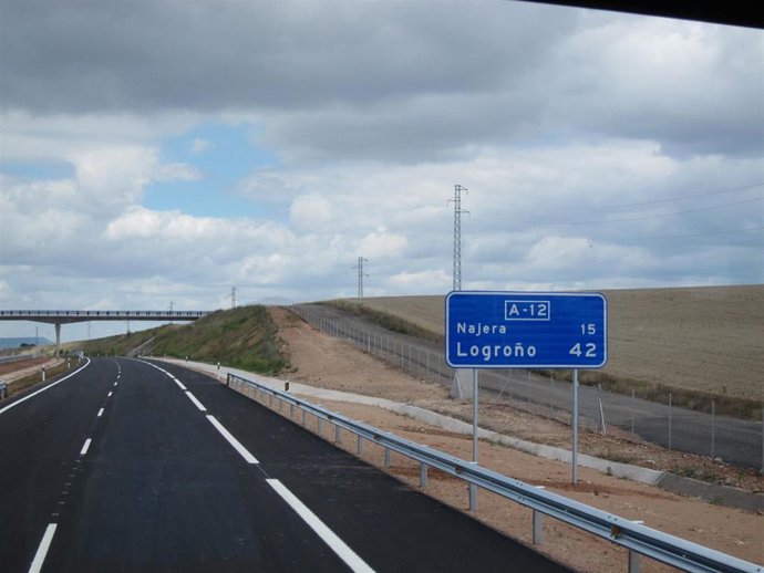 Archivo - A12 carretera riojana cartel Nájera y Logroño