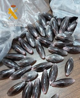 La Guardia Civil detiene a tres personas e interviene 10.000 gramos de hachís  en un estacionamiento preventivo en la autovía A-30, en Chinchilla.