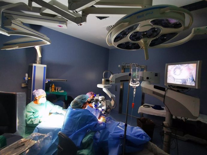 Innovación quirúrgica en Oftalmología en el Hospital de La Línea.