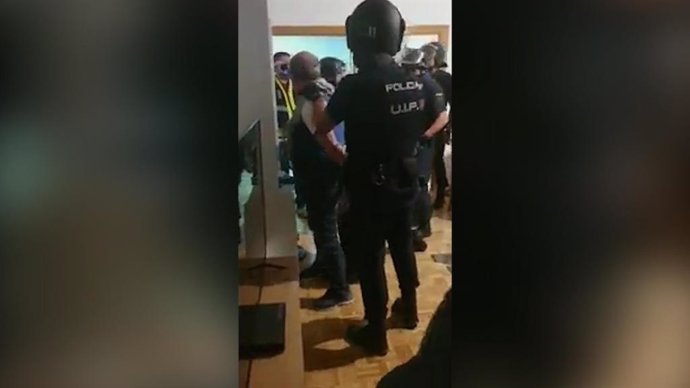 La Policía Nacional ha detenido esta noche en Madrid al exgeneral venezolano Hugo Carvajal, conocido como el 'Pollo Carvajal', que era prófugo de la Justicia y buscado para su extradición a EEUU.