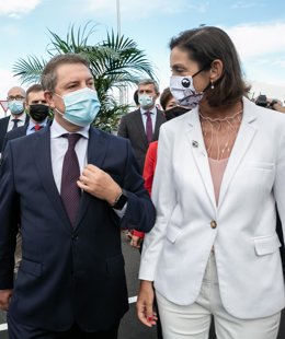 El presidente de Castilla-La Mancha, Emiliano García-Page, y la ministra de Industria, Reyes Maroto.
