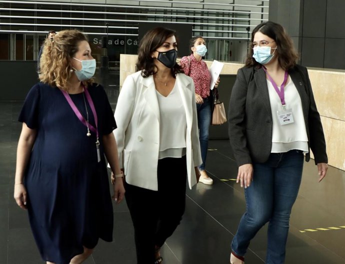 La presidenta del Gobierno riojano, Concha Andreu, la consejera de Igualdad, Raquel Romero, y la directora general de Derechos Humanos, Sara Carreño