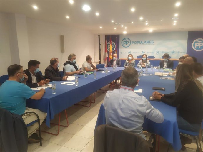 Imagen de la reunión del Partido Popular con los sindicatos de los Cuerpos y Fuerzas de Seguridad del Estado.